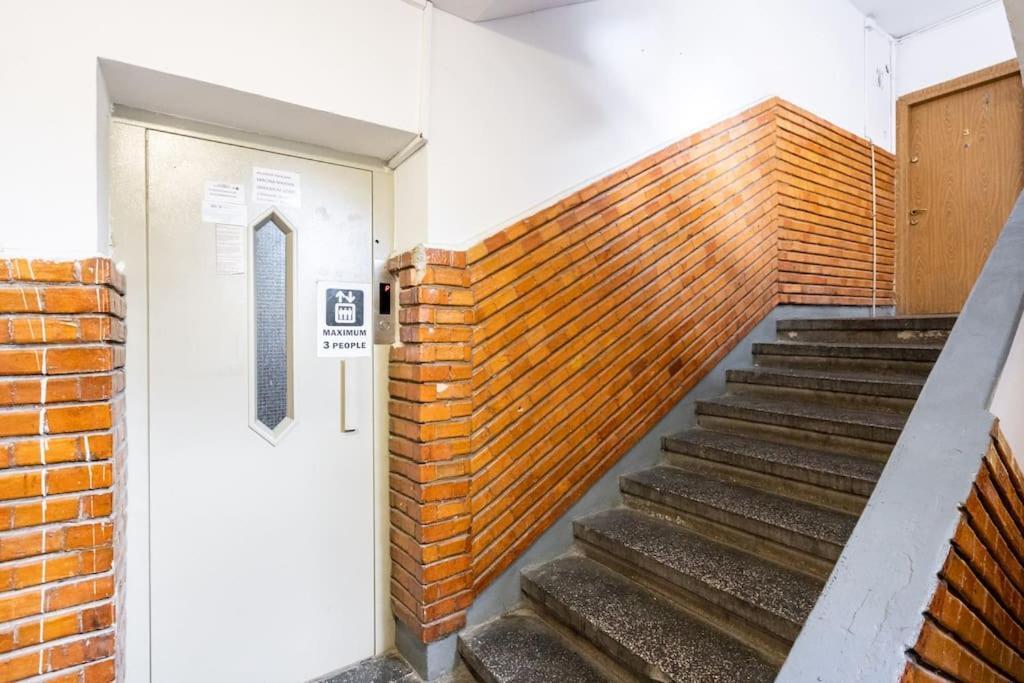 Stunning Views 2Br Midtown Flat - Charming Balcony Leilighet Bucureşti Eksteriør bilde