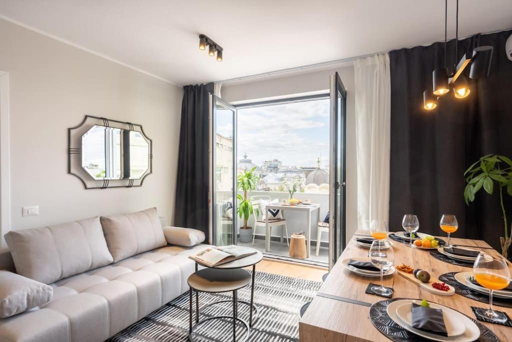 Stunning Views 2Br Midtown Flat - Charming Balcony Leilighet Bucureşti Eksteriør bilde