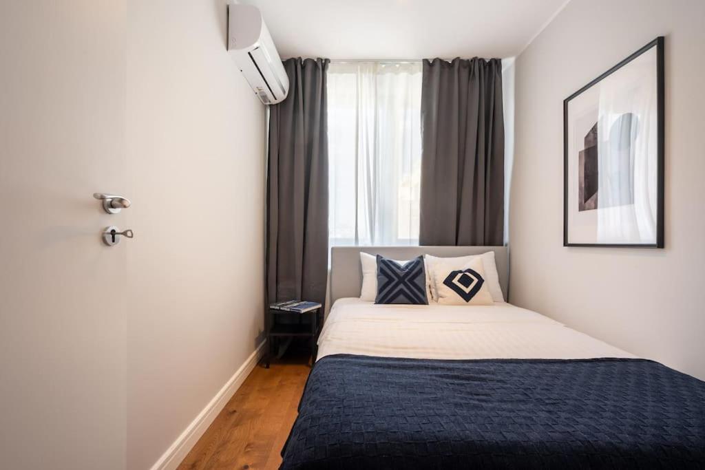 Stunning Views 2Br Midtown Flat - Charming Balcony Leilighet Bucureşti Eksteriør bilde