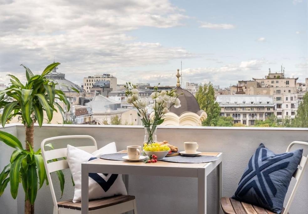 Stunning Views 2Br Midtown Flat - Charming Balcony Leilighet Bucureşti Eksteriør bilde