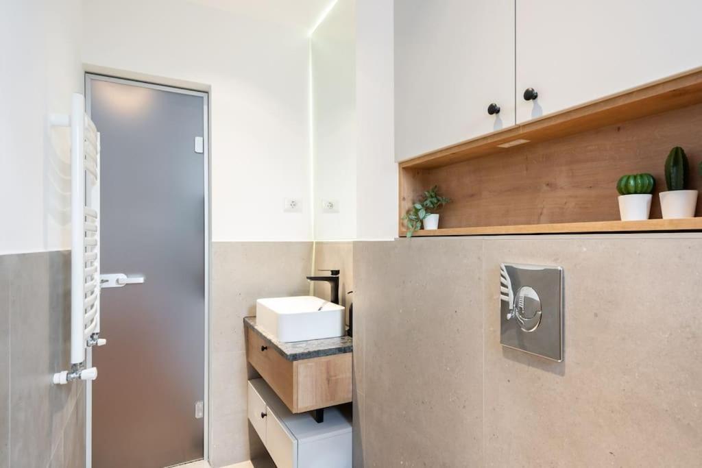 Stunning Views 2Br Midtown Flat - Charming Balcony Leilighet Bucureşti Eksteriør bilde