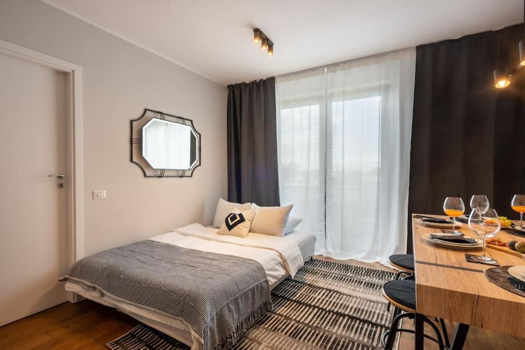 Stunning Views 2Br Midtown Flat - Charming Balcony Leilighet Bucureşti Eksteriør bilde